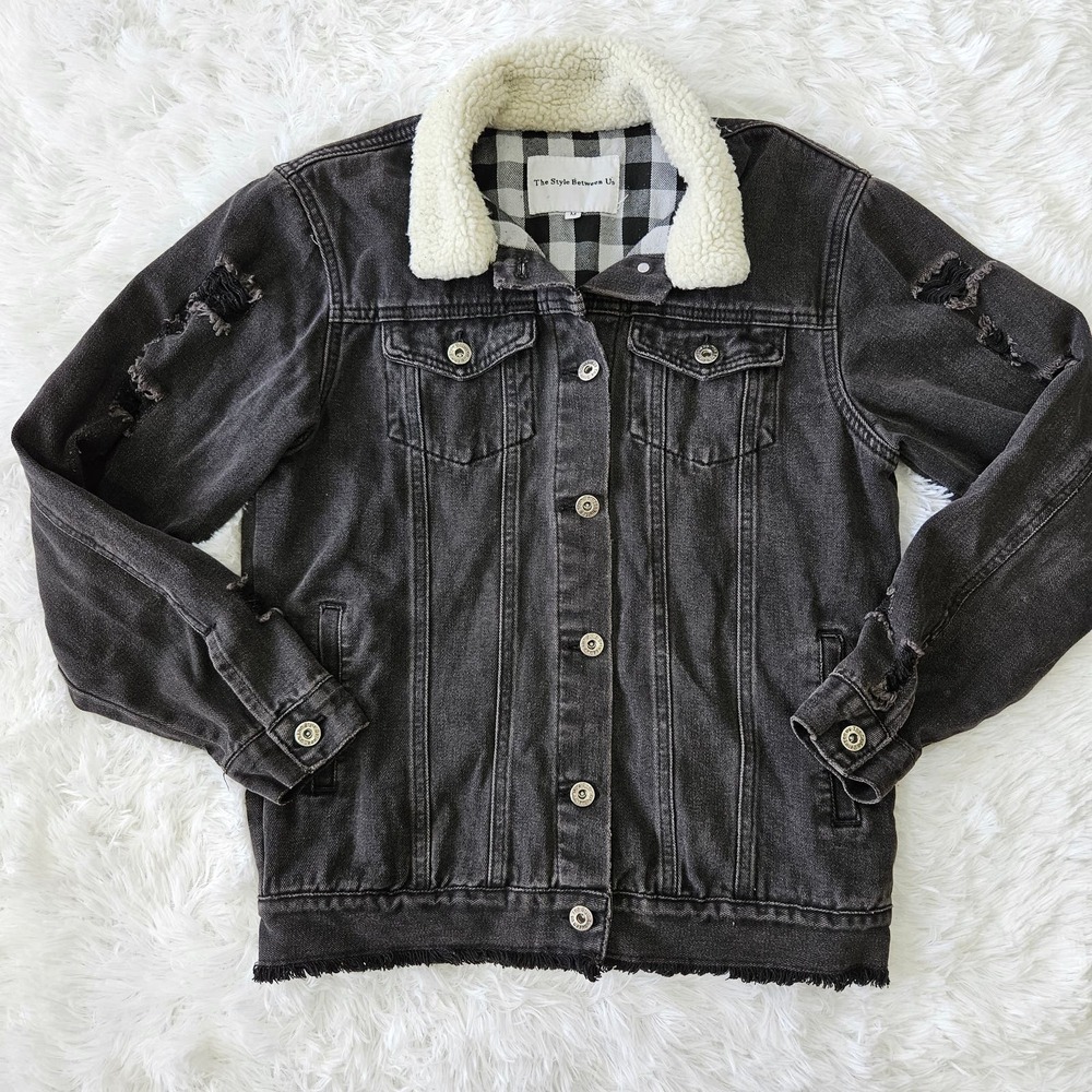 The Style Between Us Black Distressed Denim Jacket with Sherpa Collar Sz M Punk